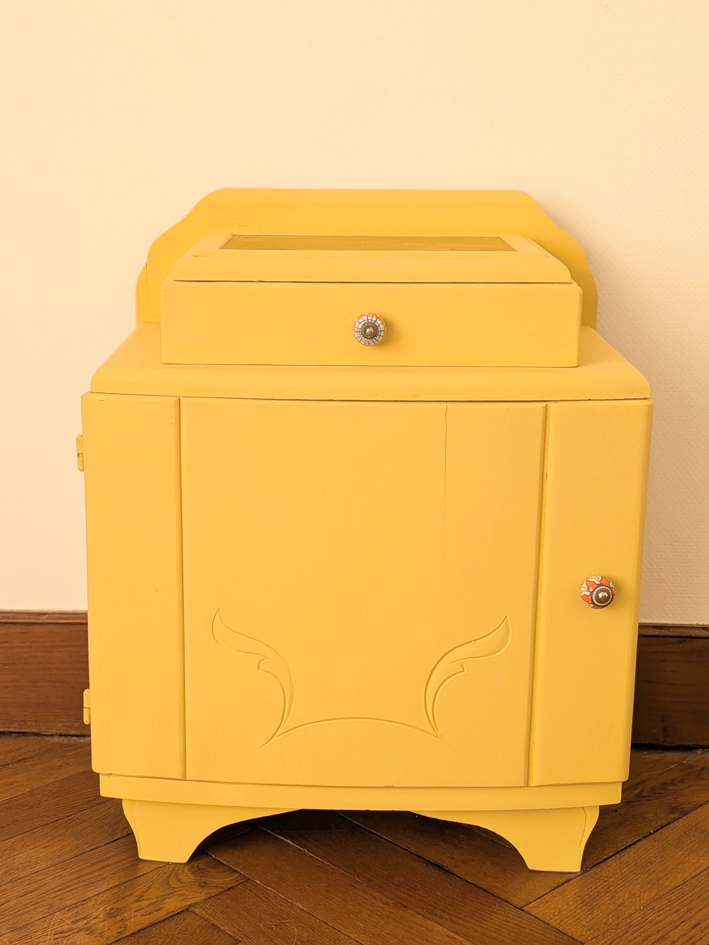 Chevet vintage relooké – Soleil