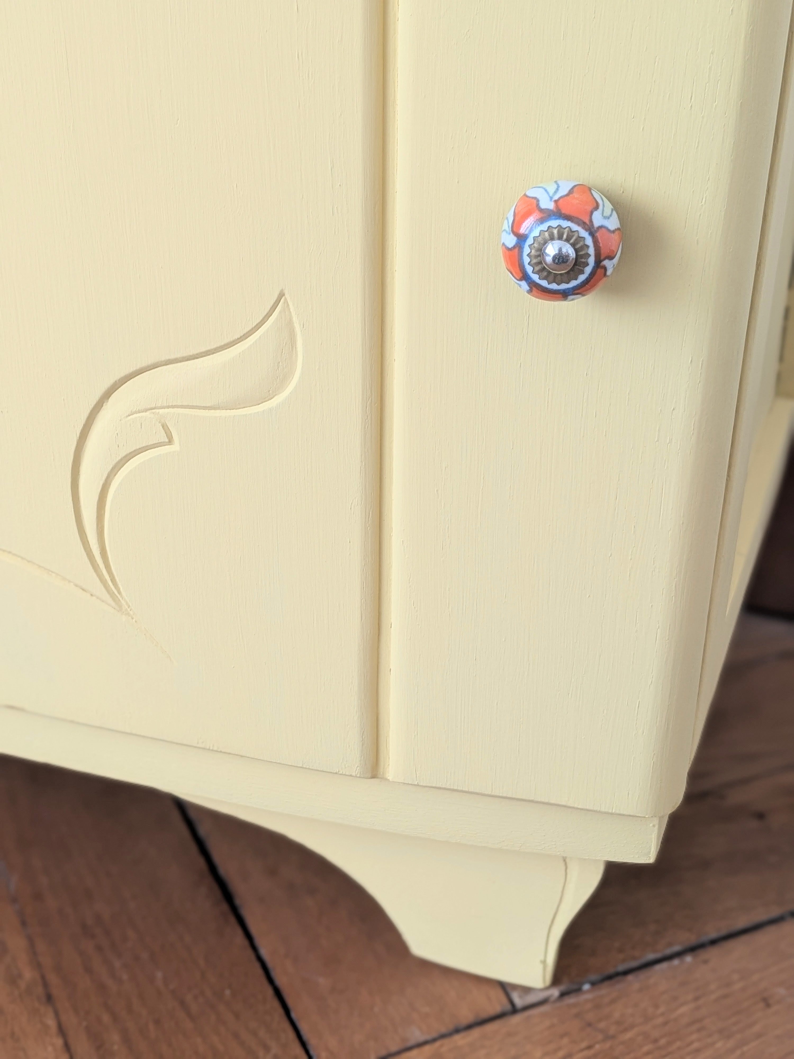 Chevet vintage relooké – Soleil