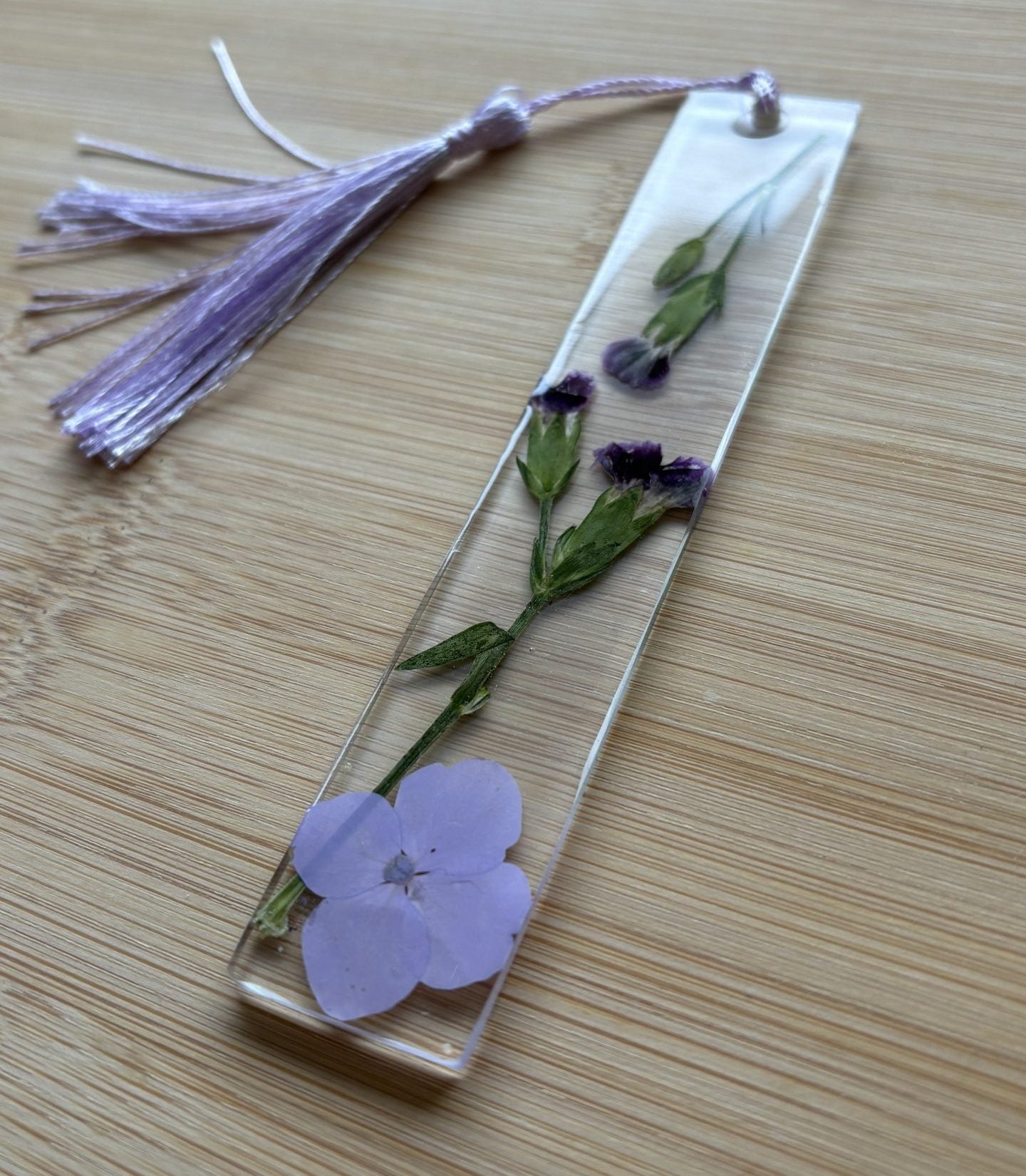 Marque-page résine époxy — Bouquet Mauve 🪻