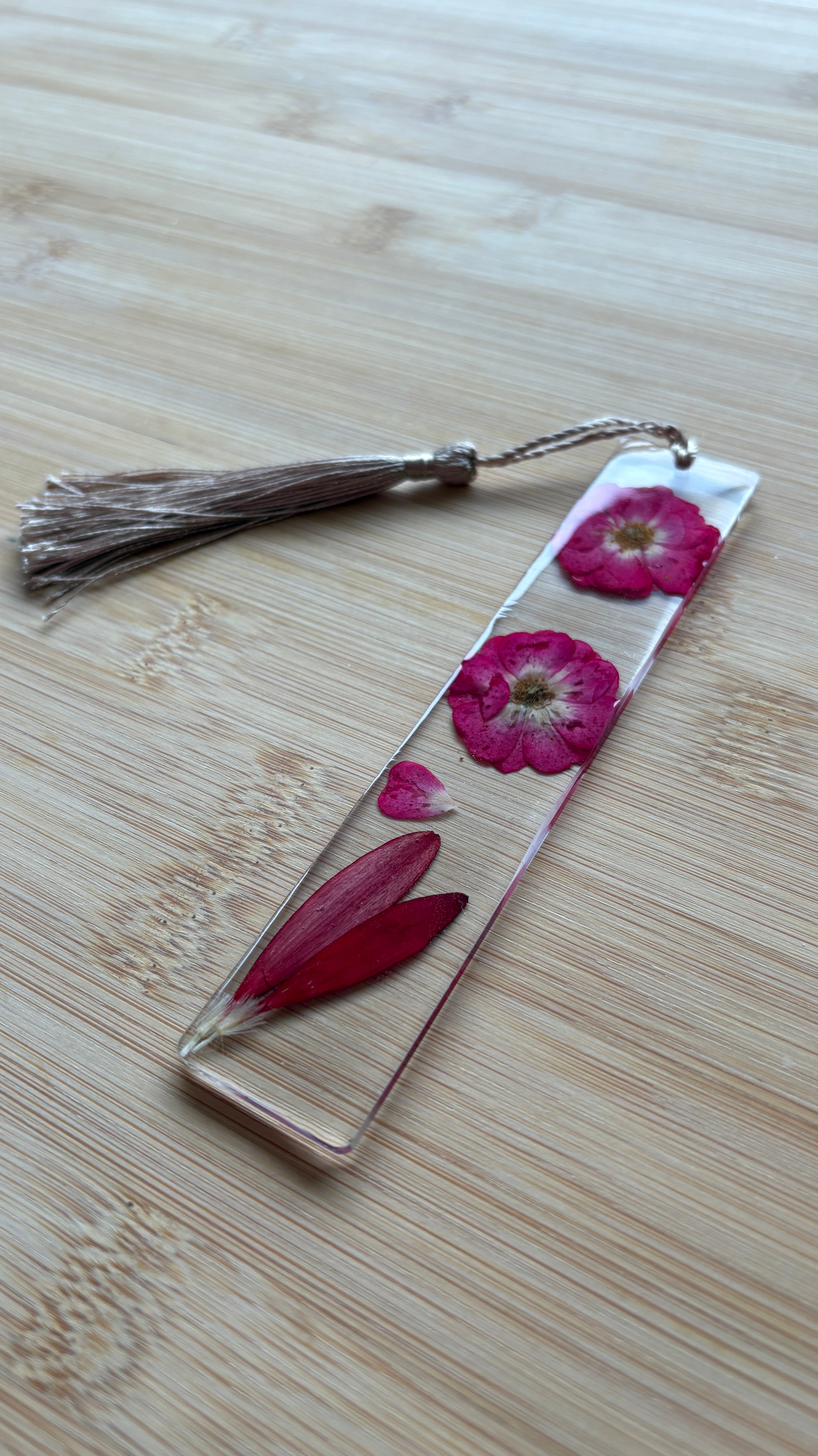 Marque-page résine époxy — Bouquet Fuchsia 🌹