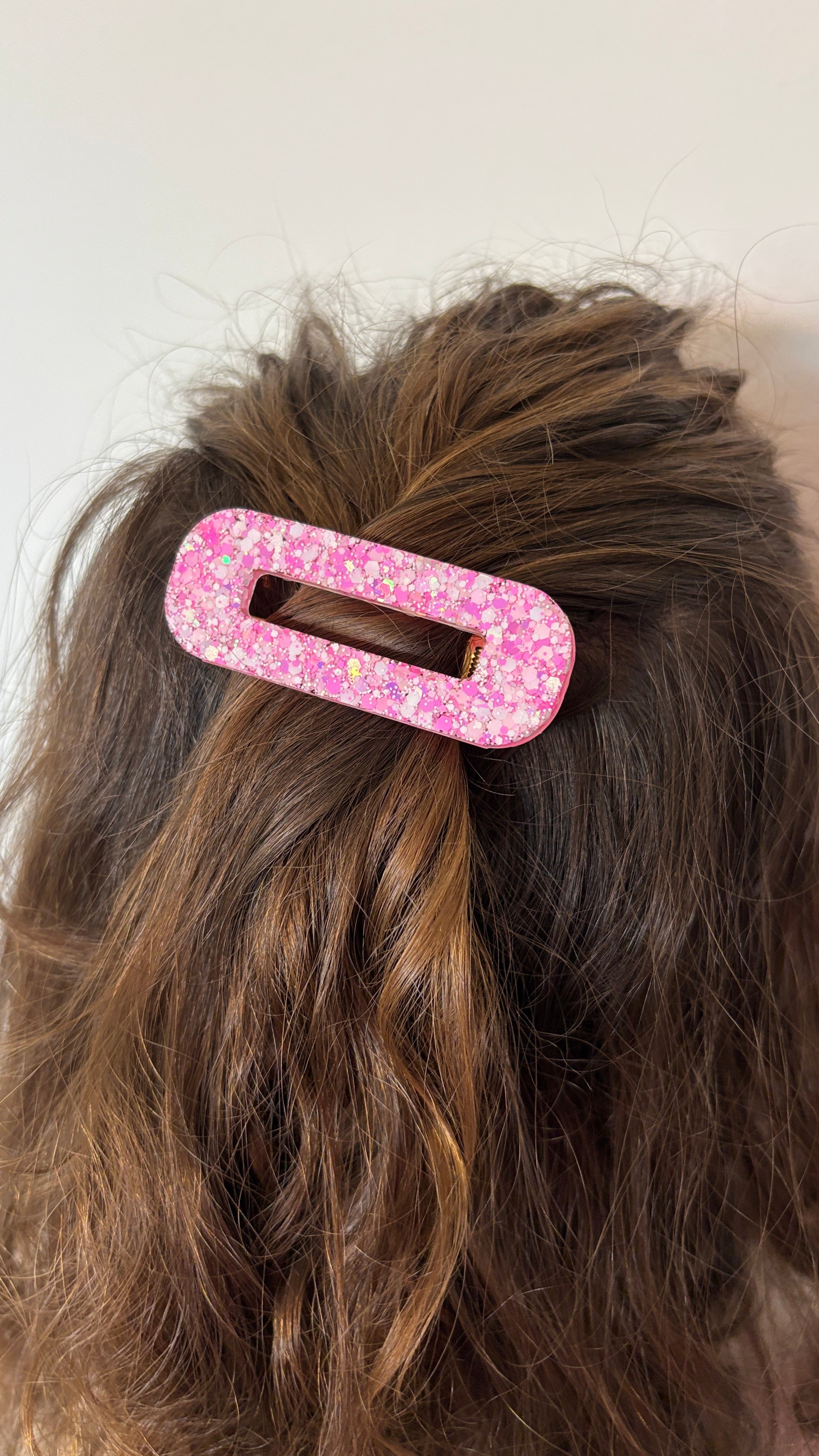 Barrette ovale résine – Coloris Éclat Bonbon