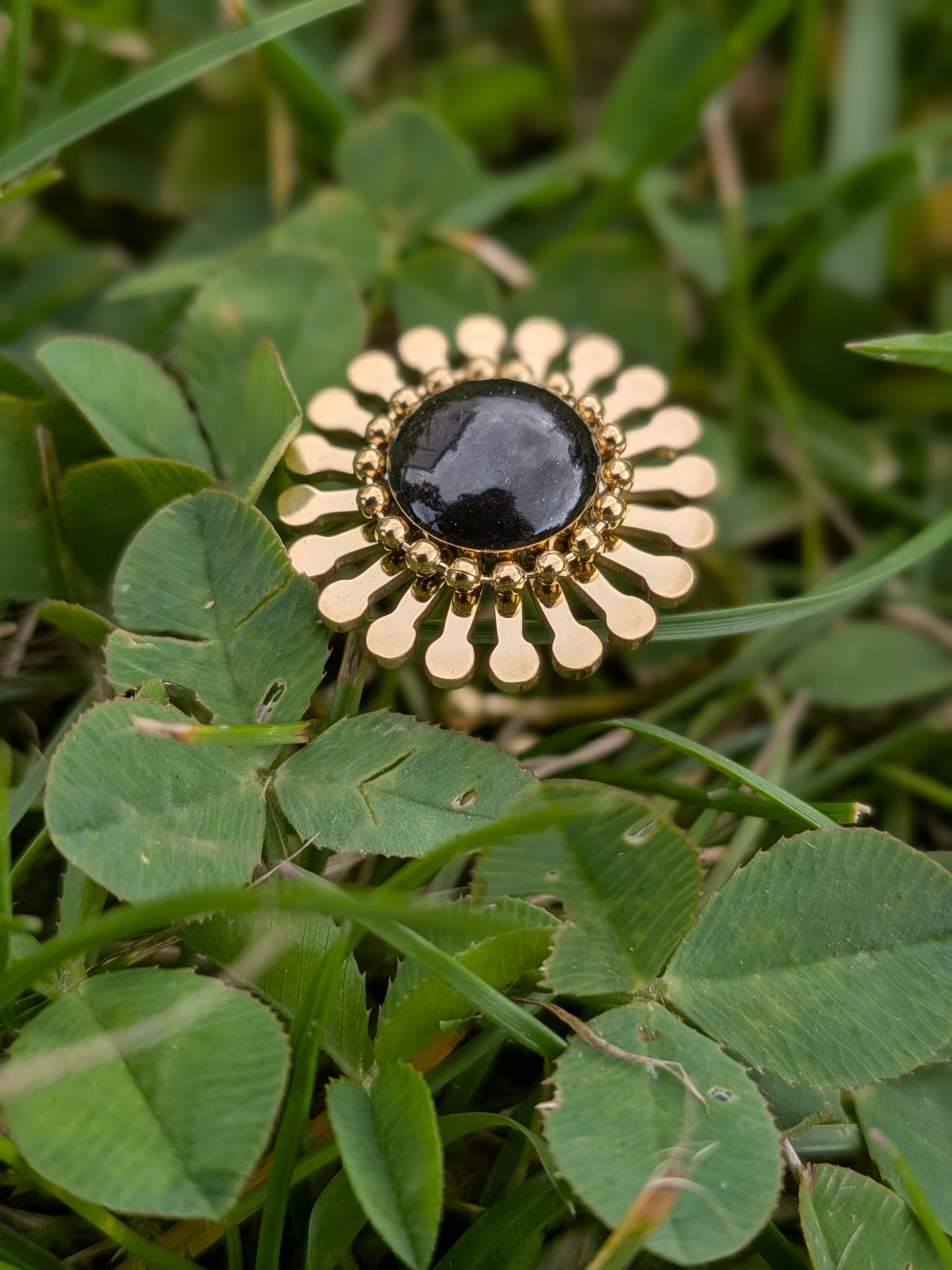 Bague Soleil Noire Dorée