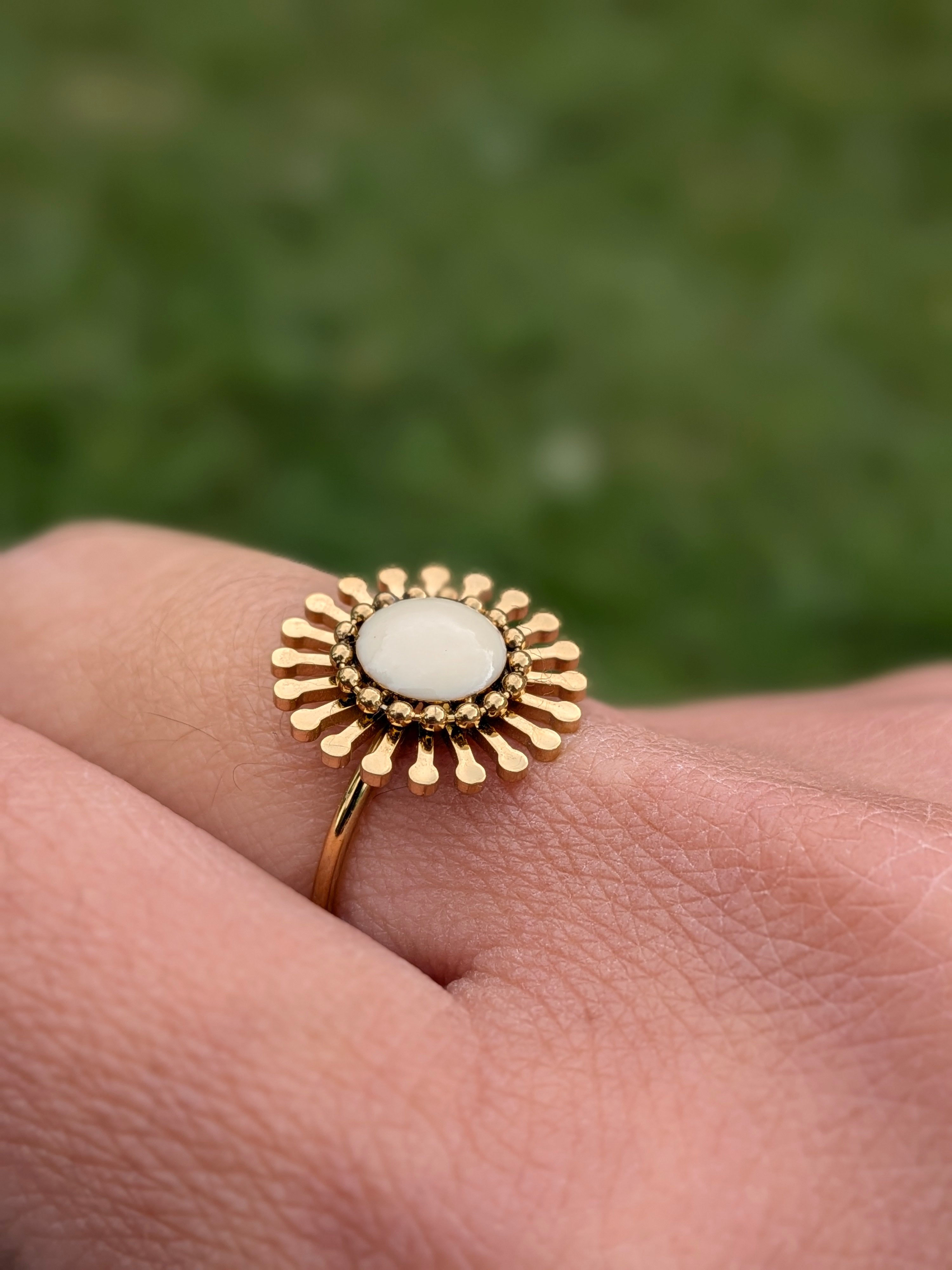 Bague Soleil Beige Dorée