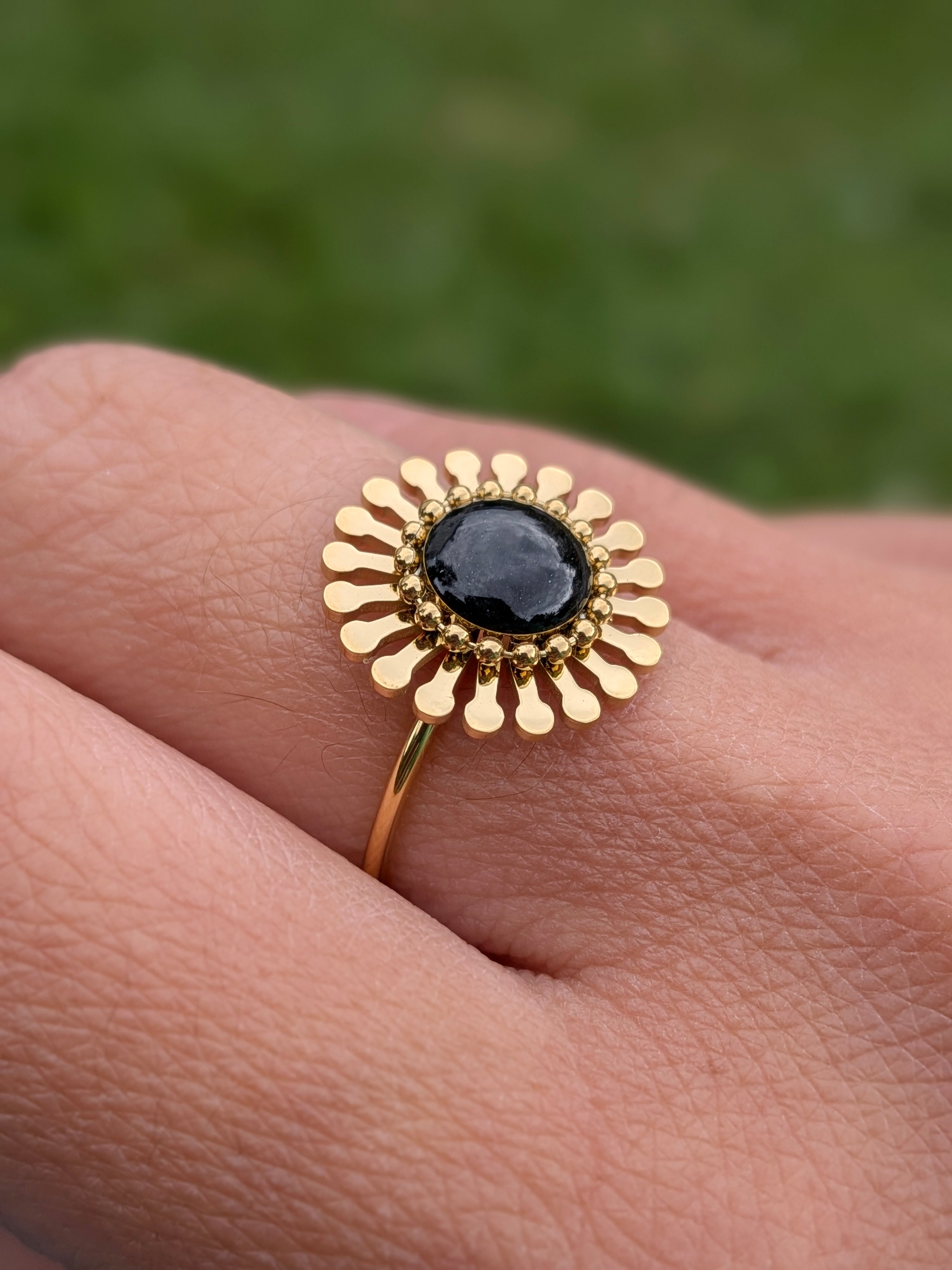 Bague Soleil Noire Dorée